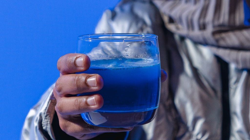 Hydrogen Water vs. Alkaline Water: What’s the Difference? - HEALR